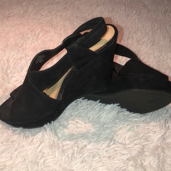 A. N. A. (A new approach) heels - Picture 1 of 3